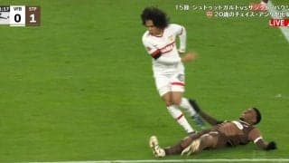 スタジアム騒然！チェイス・アンリ、“爆速タックル”でぶっ飛ばす→相手FWをピッチ上に大の字で倒した瞬間「ヤバすぎ」 ドン引きレベルの“強靭フィジカル”「怖っ！」