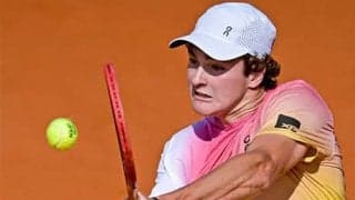 18歳 熱戦制しツアー初V王手 