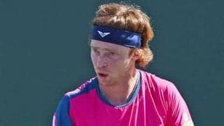  世界8位 2大会連続初戦敗退 