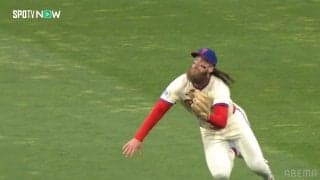 ショーヘイ見てた？仲良し“元同僚”の超神プレーに大谷翔平が三塁上で足止め ファンは大興奮「敵ながらあっぱれ」「すげえええ」