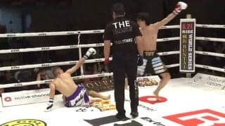 レフェリーの制止を振り切って… ダウン宣告された選手が逆に“殴り倒して”ガッツポーズの“珍事” まさかの展開に「今、何をした？」困惑の声