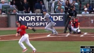 なんだこれは…！？ 大谷翔平、高速ゴロに“野手ドン引き”「音もヤバい」「笑ってる」 瞬く間に打球が飛んでいく“爆速ファウル”「守りたくないw」