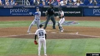 何が起きた？ 大谷翔平に“想定外のハプニング”「珍しいな」「どうした」 内角球を強引にフルスイング→超長尺バットが折れる