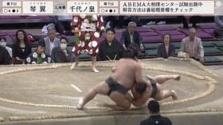 土俵から落下し審判長と激突…迅速謝罪対応の力士が好感度ばつぐん「人柄が出てる」「即謝罪w」「良い人なんだろうな」