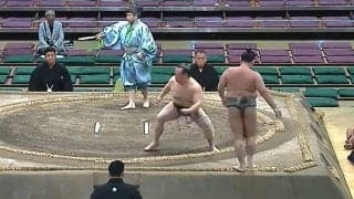 走る、走る…力士が走る 「一体、なぜ？」ファンを困惑させた衝撃の“珍行動”【大相撲五月場所】