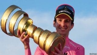 悲願達成！サイモン・イェーツが7年前の悔しさを晴らすジロ総合優勝 コーイが最終ステージのスプリントを制す｜ジロ・デ・イタリア2025 レースレポート：第21ステージ