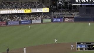 何やってんだよ！ パ軍外野手の守備が…“まさかの光景”「ありえない」「ウソだろ」ドジャースに決勝点を献上した“手痛いミス”