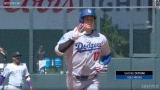 大谷翔平、特大28号を同僚右腕がキャッチした直後の一幕…イェイツに送った？“合図”が話題「大谷さん手振ってた」