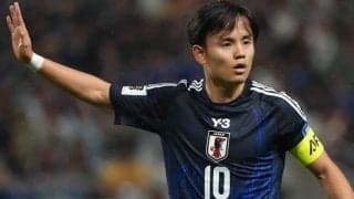 ｢ベンツ似合うなぁーかっけー｣久保建英×メルセデス・ベンツの｢黒ジャケット＆白ボディ｣コラボ写真が話題！｢眼福すぎる｣｢助手席疑似体験…!!｣の声