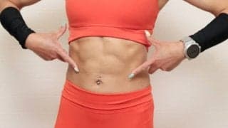 【1週間でお腹をタテに割る】立ってできる「立ち腹筋」7日間メニュー