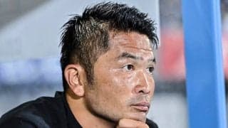 J2札幌の｢誰よりも熱い｣岩政大樹監督の試合終了間際の猛アピールが話題！｢心配なのは累積警告｣｢戻って！って叫んじゃったよ｣の声