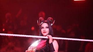 ラテン系美女レスラー、イケおじ人気者を巻き添えに“小悪魔コス” お茶目ツーショットが大反響「2人とも可愛すぎる！」