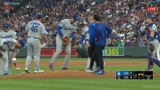 大谷翔平に打球直撃のアクシデント！ロバーツ監督飛び出し対応…誰もが“ヒヤリ”肝を冷やした一部始終