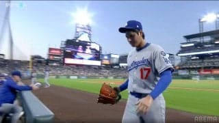 大谷翔平、無念の降板で異例の“仕草” ベンチに戻った瞬間、珍しくグラブを振り上げ悔しさ押し殺す