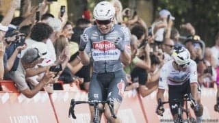 悲劇の落車から再び示した最速の証明！フィリプセンが開幕勝利＆マイヨ・ロホを獲得｜ブエルタ・ア・エスパ－ニャ2025 レースレポート：第1ステージ