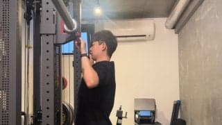 懸垂を毎日続けるとどうなる？「1日5回」でも体は変わる！［トレーナー解説］