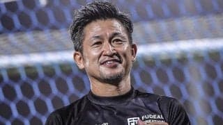 ｢お母様そっくり｣キングカズ次男が家族全員集合の華やかショット公開｢イケメン家族！｣｢とてもゴージャス｣