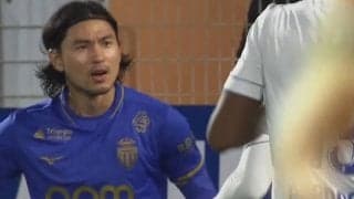 「めっちゃ怒ってる」南野拓実、一触即発！怒り露わのフェイスオフ「何言われたんや？」スローイン妨害→激昂した瞬間