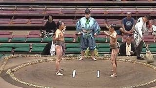 「60キロvs77キロ」大相撲で“超軽量級”対決が実現「一瞬で終わった」衝撃結末にファン二度驚き