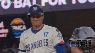 まるでサーカス！大谷翔平、自身のフライ球を自分でキャッチ！？“ニヤリ顔”が話題「あの反応なら守備もやれそうだなw」