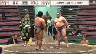 「さすがに目立つでしょ」大相撲、客のいない最初の取組前から“ポツン”とミュージシャンの姿 「朝からお姿が」「ビックリしたw」驚きの声