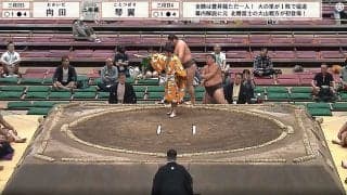 「おい、痛いって！」敗れた力士が土俵下で驚き 思わず相手を見上げてしまった“強烈すぎる”極め出し