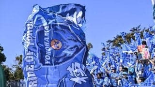 ｢最後に笑おうぜ｣横浜FC“勝利の女神”がウエスト出し＆三つ編みヘアの“アレンジユニ”ショット公開！｢絶対絶対、残留しましょう｣宣言