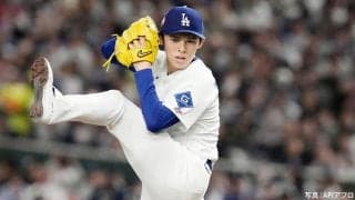 佐々木朗希、指揮官の謎采配を救う。現地メディアは「セーブだけでなく信頼も勝ち取った」と伝える