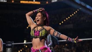 「いい写真だ」人気日本人女子レスラー、引退発表レジェンドとの“万感2ショット”がファンの心をわし掴み「尊敬と感謝に値する」