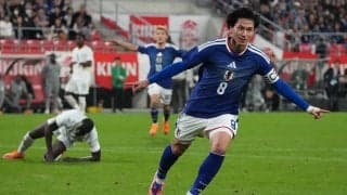 ｢眼福です｣キャプテン南野拓実の鮮やか“膝スラ”→中村敬斗の祝福ハグのピッチレベル映像公開！｢南野の一撃、ほんと美しかった！｣｢南野の膝スラ大好き」