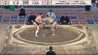 「悲しくなる」「もう酔ってるの？」大相撲、立ち合い直前に“悪質”な行為 「力士にリスペクトのない客は客じゃない」憤りの声