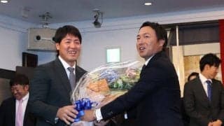 巨人・岡本和真が異例の胴上げ　引退セレモニーの長野が粋なお膳立て…7回宙に舞う