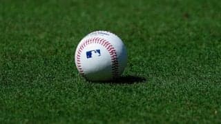 美人妻とキス…日本を堪能した元MLB大物　各地の名所訪れ…「みんなかわいい」