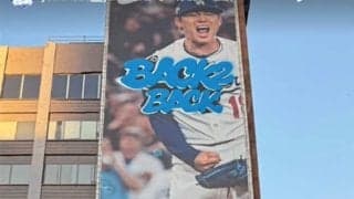 山本由伸がLA“新名所”の前で記念写真　超巨大な自身の雄叫びに笑顔…SNSで報告