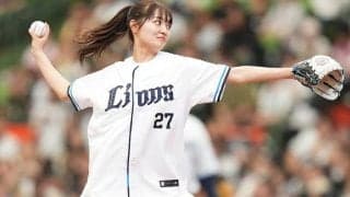 鷹の優勝旅行に現れた美人モデル　名捕手の父とゴルフ満喫…ウキウキ報告が「かわいすぎ」