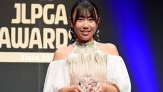 「乃木坂デザインだー」フリルも着こなす25歳“アイドルゴルファー”に絶賛の声「僕の救世主です」「肩出しドレスナイス」