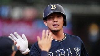 輝く“3桁万円”の逸品…オリ主砲の左手首に視線集中　ファン羨望「金ぴか！」