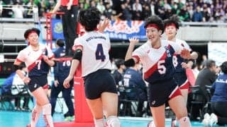 京都橘「高速立体バレー」で初戦突破　サーブ強化が奏功、１年生コンビも活躍　春高バレー