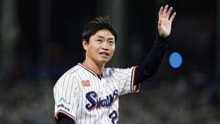 ロングコートで颯爽と登場…44歳新GMが「爆イケでした」　引退から2年、降臨にSNS虜