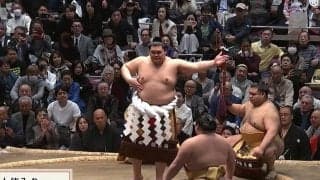 気品がマジで“別格” 大相撲初場所に“白着物”姿の美人女優、横綱・大の里の土俵入りにうっとり