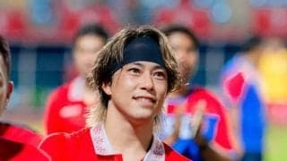 “双子の兄が人気俳優”プロサッカー選手、前十字靭帯断裂からスピード復帰目前も延期に！神秘的ブルーヘア姿で想い綴る｢サッカーの神様がいるとしたら、ぶん殴ってやりたい｣