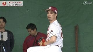 楽天新加入のマエケン、“クリムゾンレッド”の背番号18でブルペン一番乗り…三木監督との“アツいやり取り”も話題に
