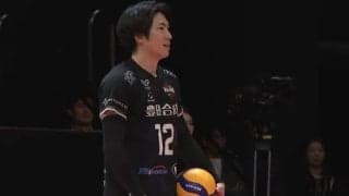 バレーボール、前代未聞の変則シフトで“珍光景” 人気選手のサーブでまさかの結末