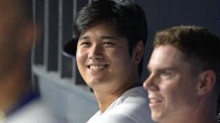 MLBが気づいてしまった大谷の色気　真っ先に登場…髪の毛かきあげ→つけた“香水”