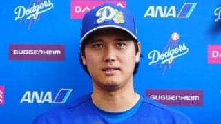 全身黒コーデ…ド軍キャンプに戻ってきた“お馴染み美女”　ネット歓喜「いつ見ても綺麗」
