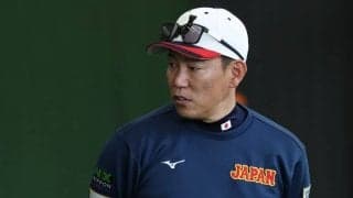 侍合宿を突然来訪…中日56歳OBが「かっこいい」　ネクタイ姿で激励…ファン感激「貫禄ある」