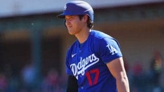 大谷翔平ヒヤリ→弾丸打球を“神回避”　ド軍キムも心配そう…起き上がりチラリ