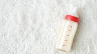 授乳中のお酒、カフェインはどう付き合う？安心して授乳を続けるために