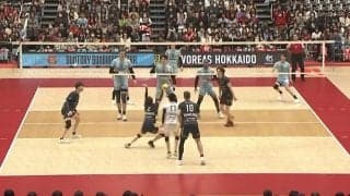 男子バレーで魔球サーブ 揺れて「落ちない？」相手選手が床をバシバシ叩いて悔しがる