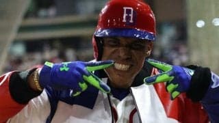 “優勝候補”が突然「殴り合いか」　ファン思わず勘違い…異様な光景に「野球って素敵」